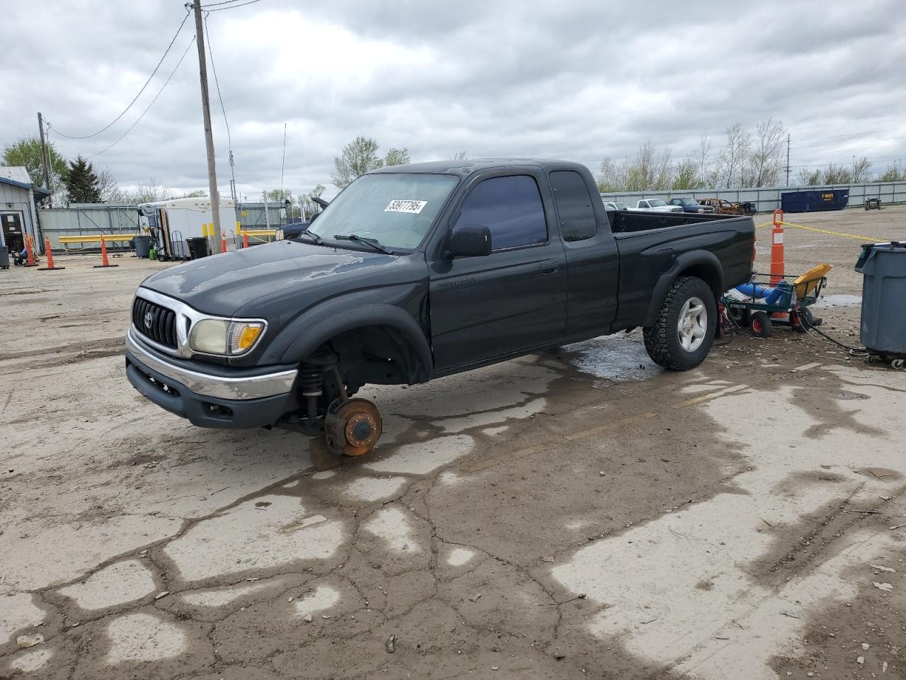 2001 Toyota Tacoma Xtracab for Sale in Pekin, IL - Side