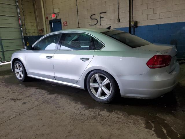 Седаны VOLKSWAGEN PASSAT 2014 Серебристый