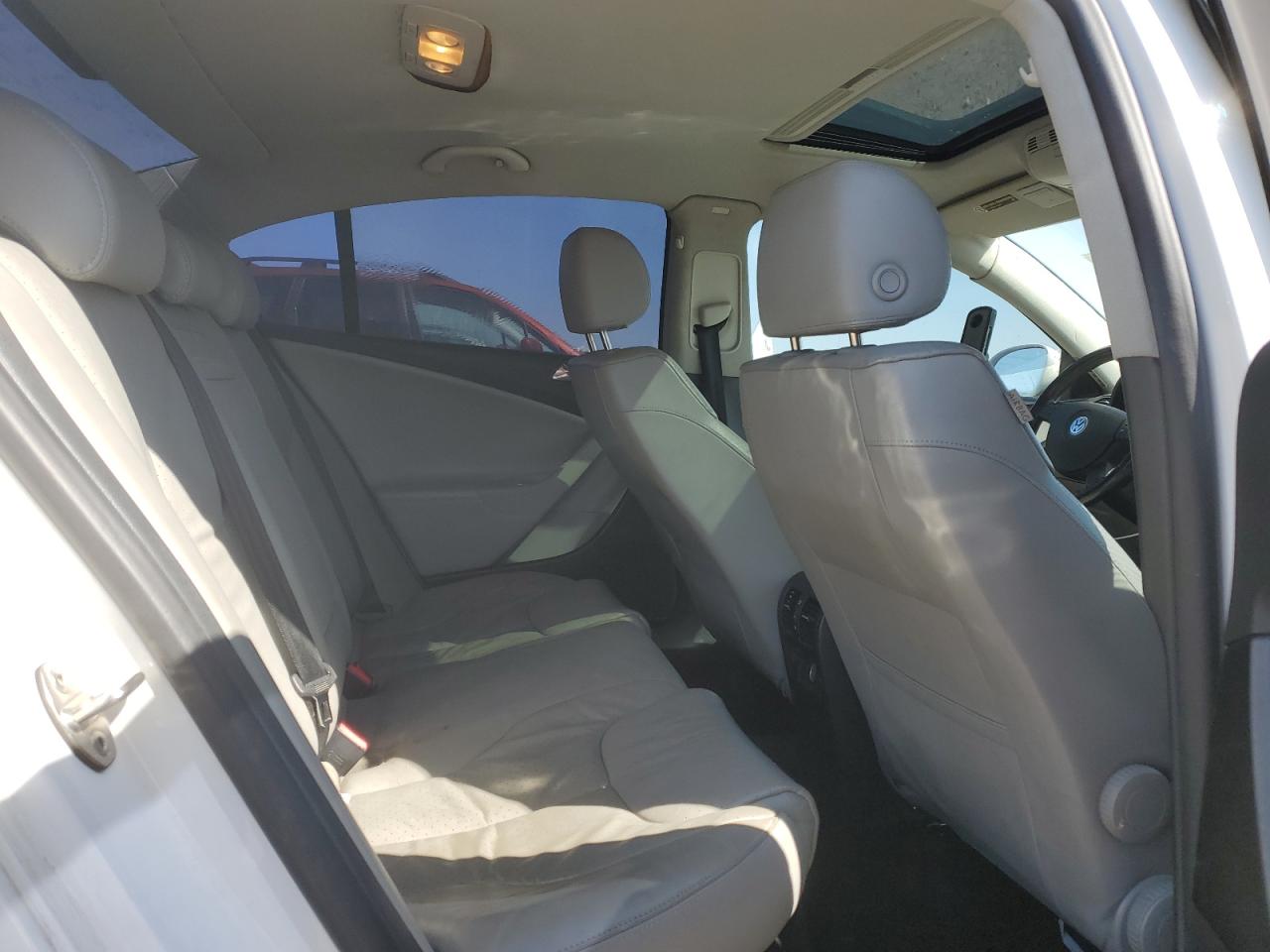 2006 Volkswagen Passat 2.0T Luxury VIN: WVWEK73CX6P129832 Lot: 51852695