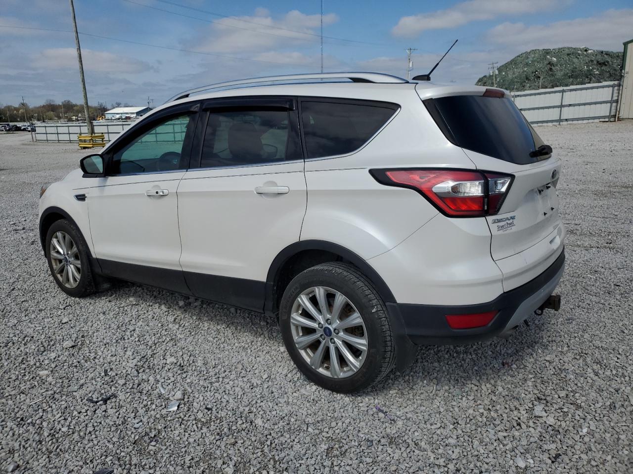 1FMCU0J92HUD75757 FORD ESCAPE 2017