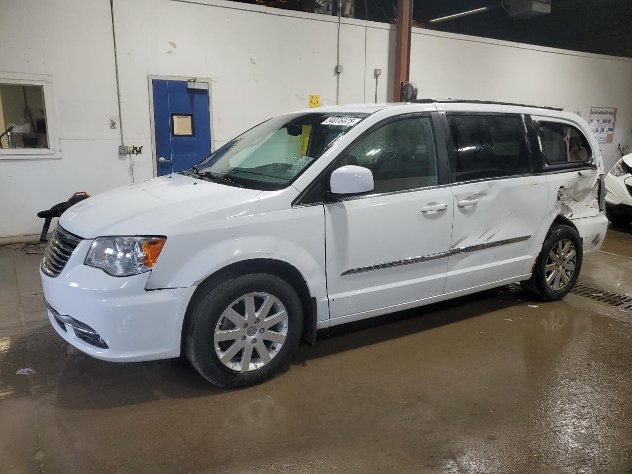 2014 Chrysler Town & Country Touring na sprzedaż w Blaine, MN - Rear End