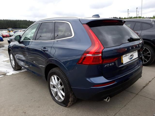 2021 VOLVO XC60 MOMEN