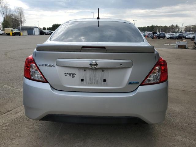  NISSAN VERSA 2016 Серебристый