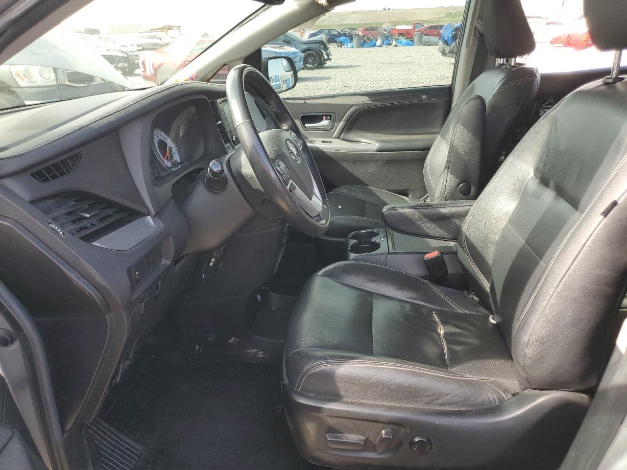 5TDXZ3DC2JS919264 TOYOTA SIENNA 2018