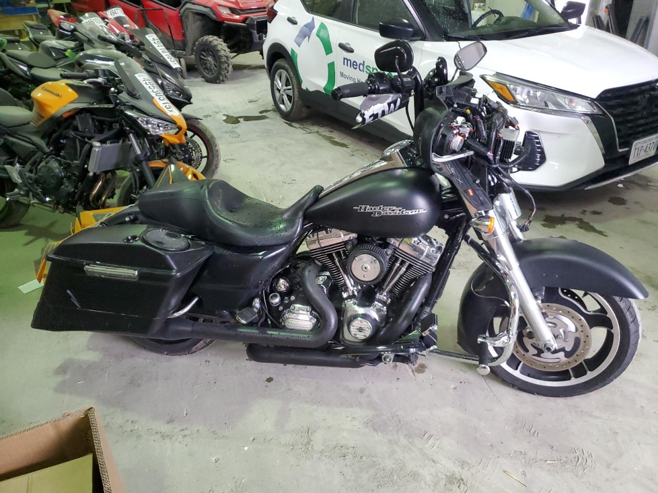 2011 Harley-Davidson Flhx for Sale in Waldorf, MD - Minor Dent/Scratches