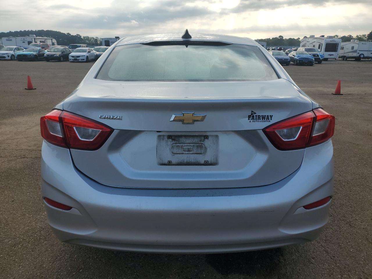 1G1BC5SM4J7218523 CHEVROLET CRUZE 2018