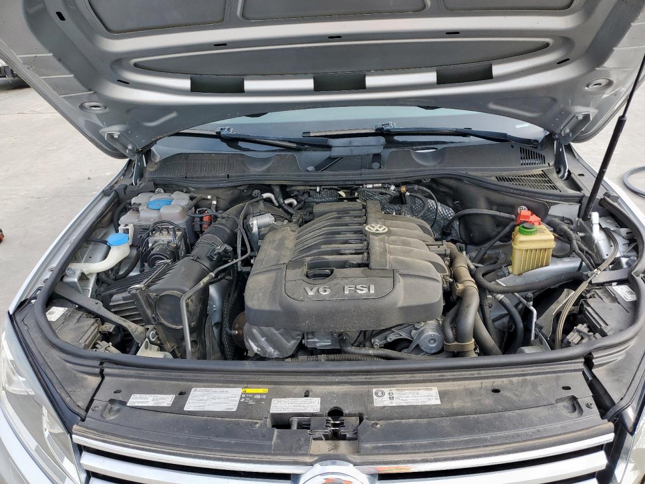 2016 Volkswagen Touareg Sport VIN: WVGEF9BP8GD010468 Lot: 53109665