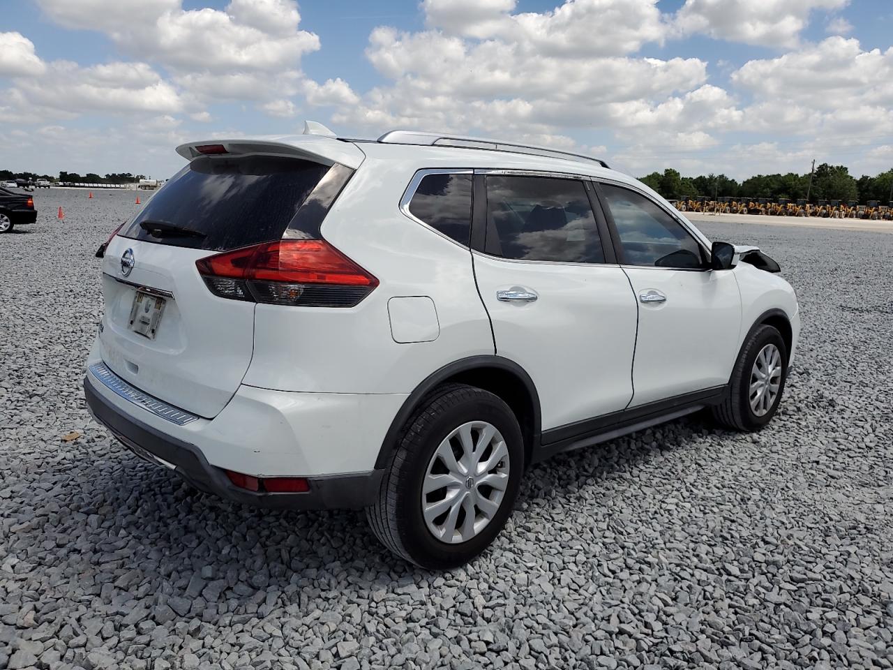 KNMAT2MT1HP561998 NISSAN ROGUE 2017