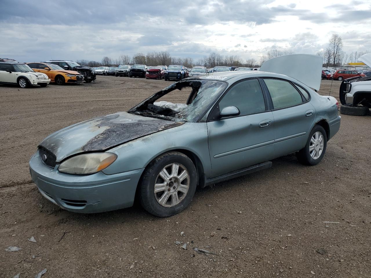 2005 Ford Taurus Sel na sprzedaż w Davison, MI - Burn - Engine