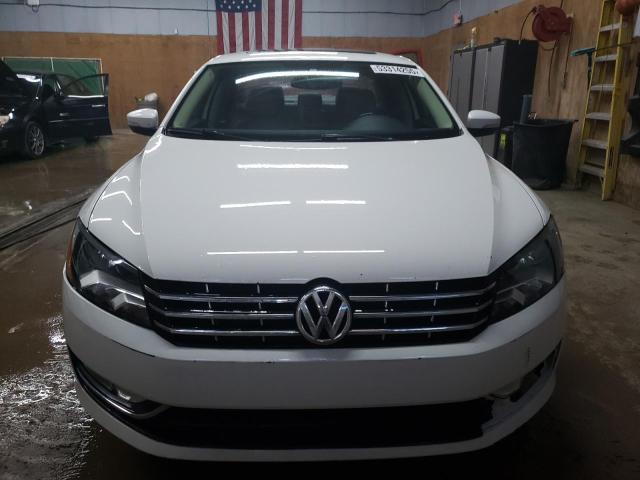 Sedans VOLKSWAGEN PASSAT 2014 Biały
