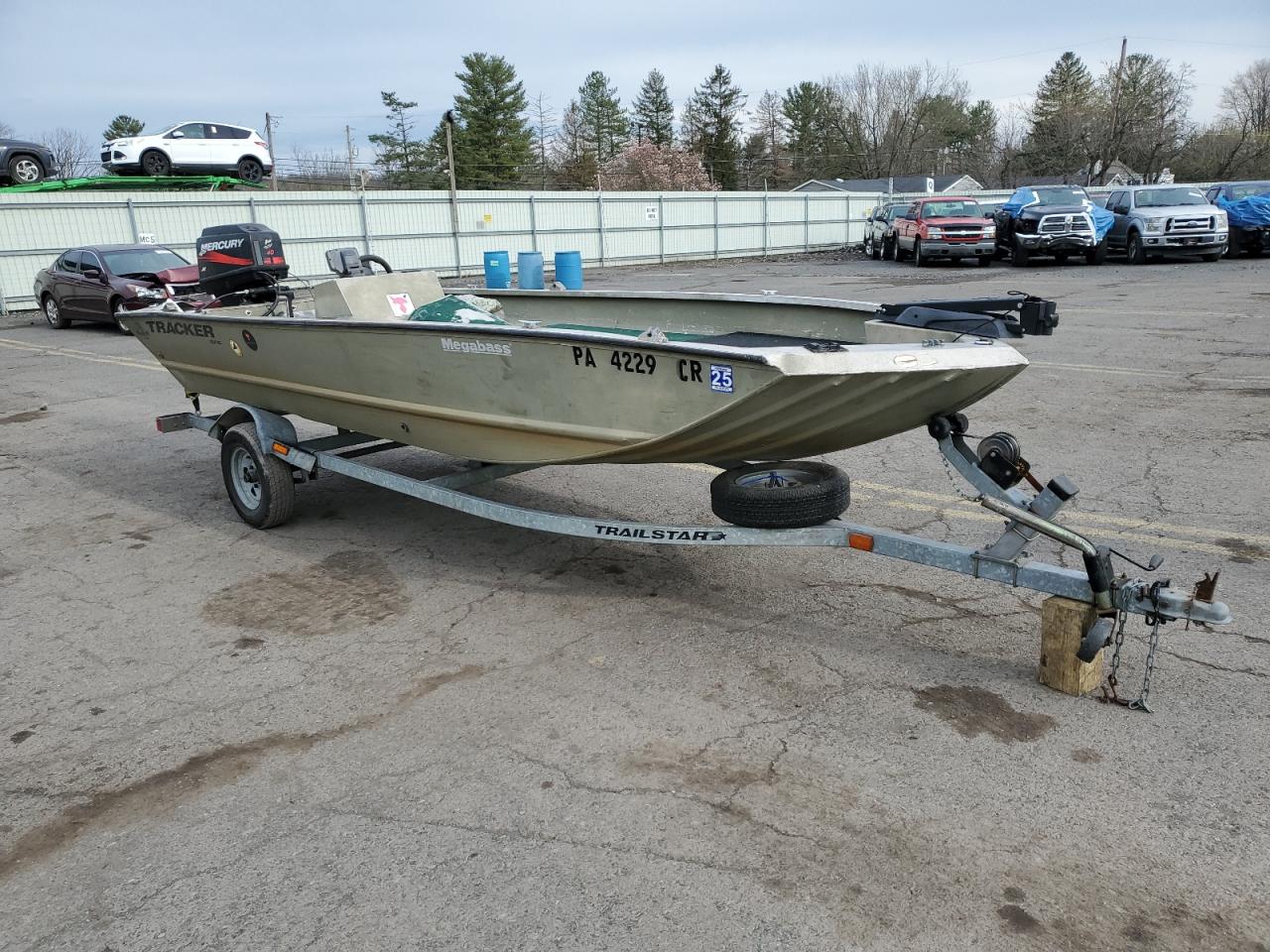 Pennsburg, PA에서 판매 중인 2003 Tracker Boat - Front End