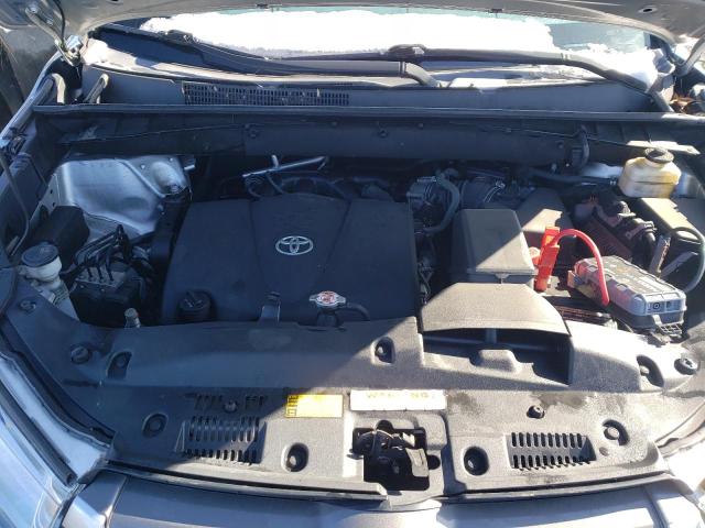 2018 TOYOTA HIGHLANDER SE