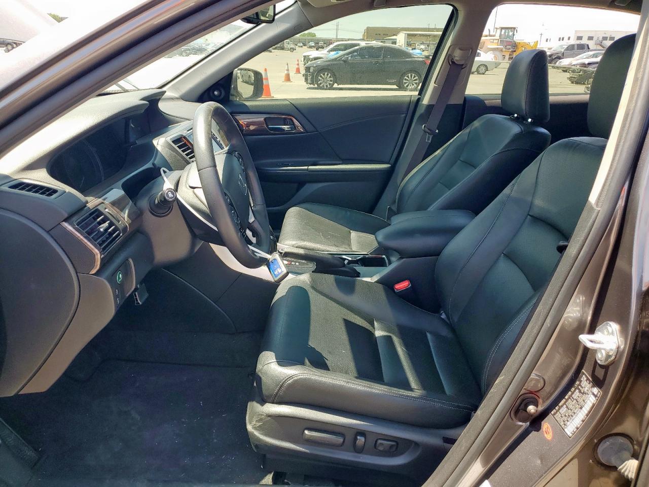 JHMCR6F50HC010643 HONDA ACCORD 2017