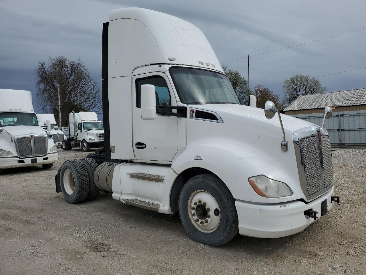 2015 Kenworth T680 Semi Truck იყიდება Rogersville-ში, MO - Normal Wear