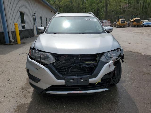 NISSAN ROGUE 2017 Серебристый