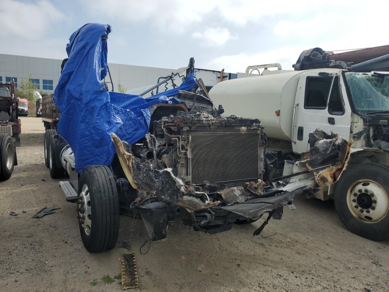2018 Freightliner Cascadia 126 Semi Truck for Sale in Colton, CA - Burn