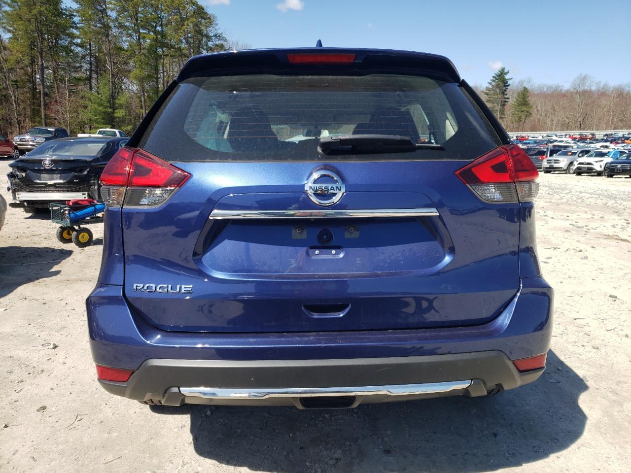 KNMAT2MT7HP550018 NISSAN ROGUE 2017