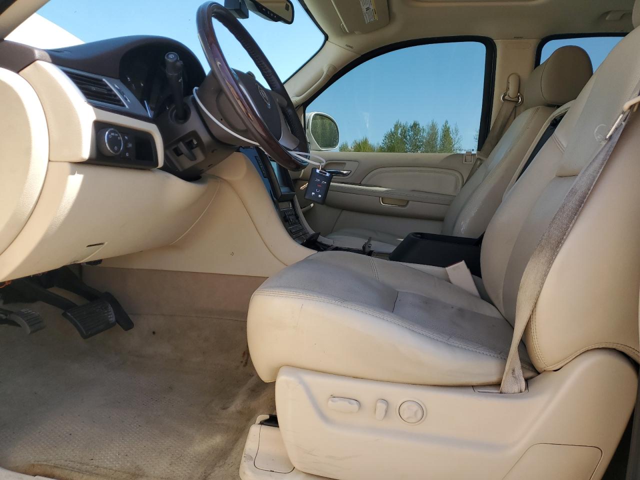 2007 Cadillac Escalade Luxury VIN: 1GYFK63867R288275 Lot: 53152595