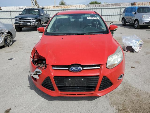 Sedans FORD FOCUS 2012 Czerwony