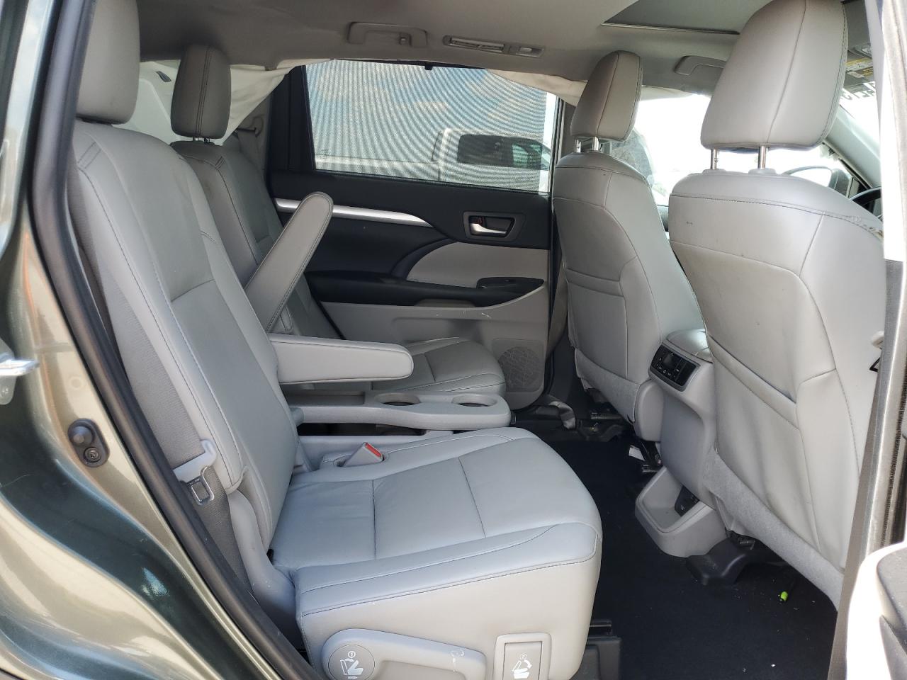 2019 Toyota Highlander Se VIN: 5TDJZRFH3KS745899 Lot: 54514275