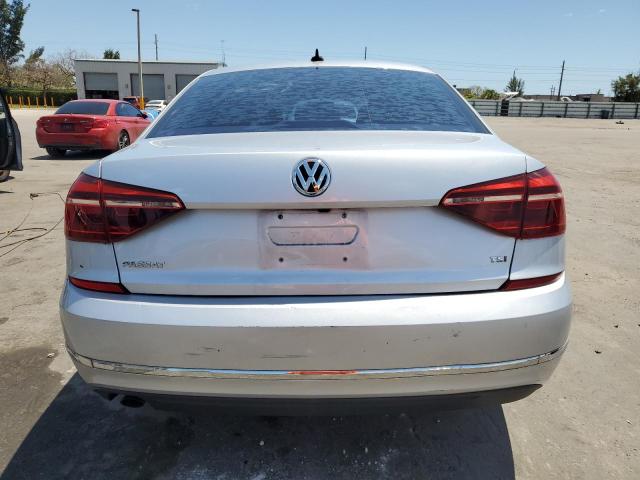  VOLKSWAGEN PASSAT 2019 Srebrny