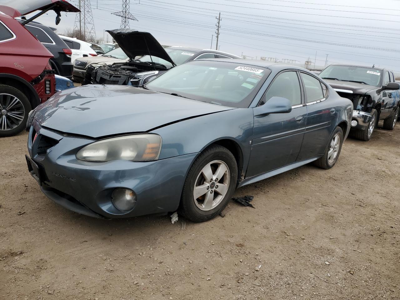 2006 Pontiac Grand Prix for Sale in Elgin, IL - Front End