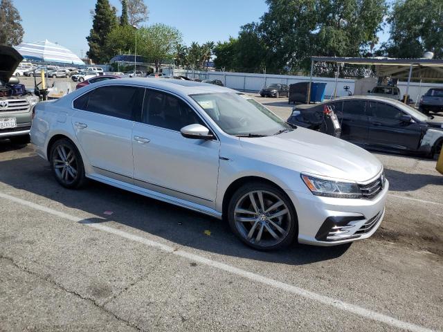  VOLKSWAGEN PASSAT 2019 Сріблястий