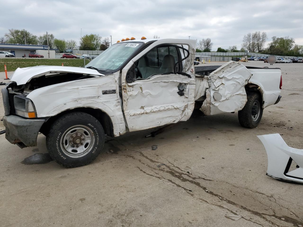 2004 Ford F250 Super Duty на продаже в Bridgeton, MO - All Over