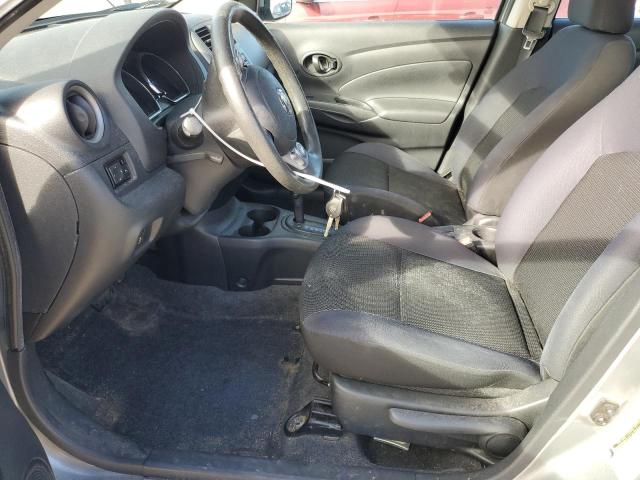 Sedans NISSAN VERSA 2012 Srebrny