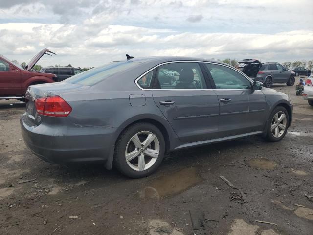 Sedans VOLKSWAGEN PASSAT 2013 Szary