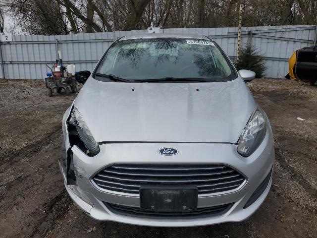 Sedans FORD FIESTA 2015 Srebrny