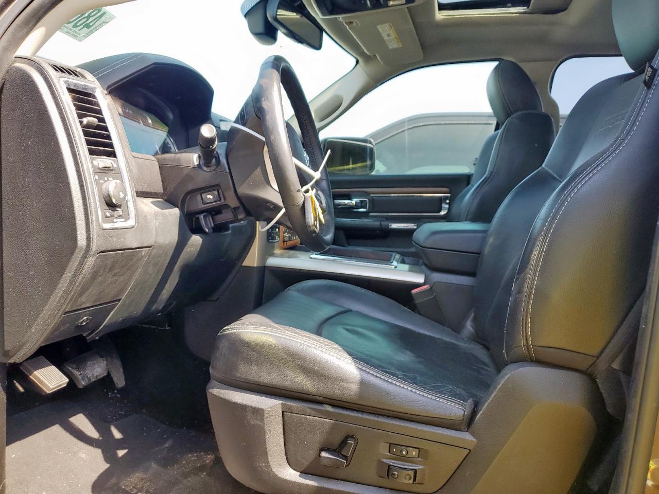 2015 RAM 1500 - Image 7