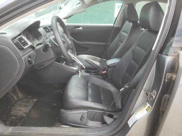 Sedans VOLKSWAGEN JETTA 2014 Szary