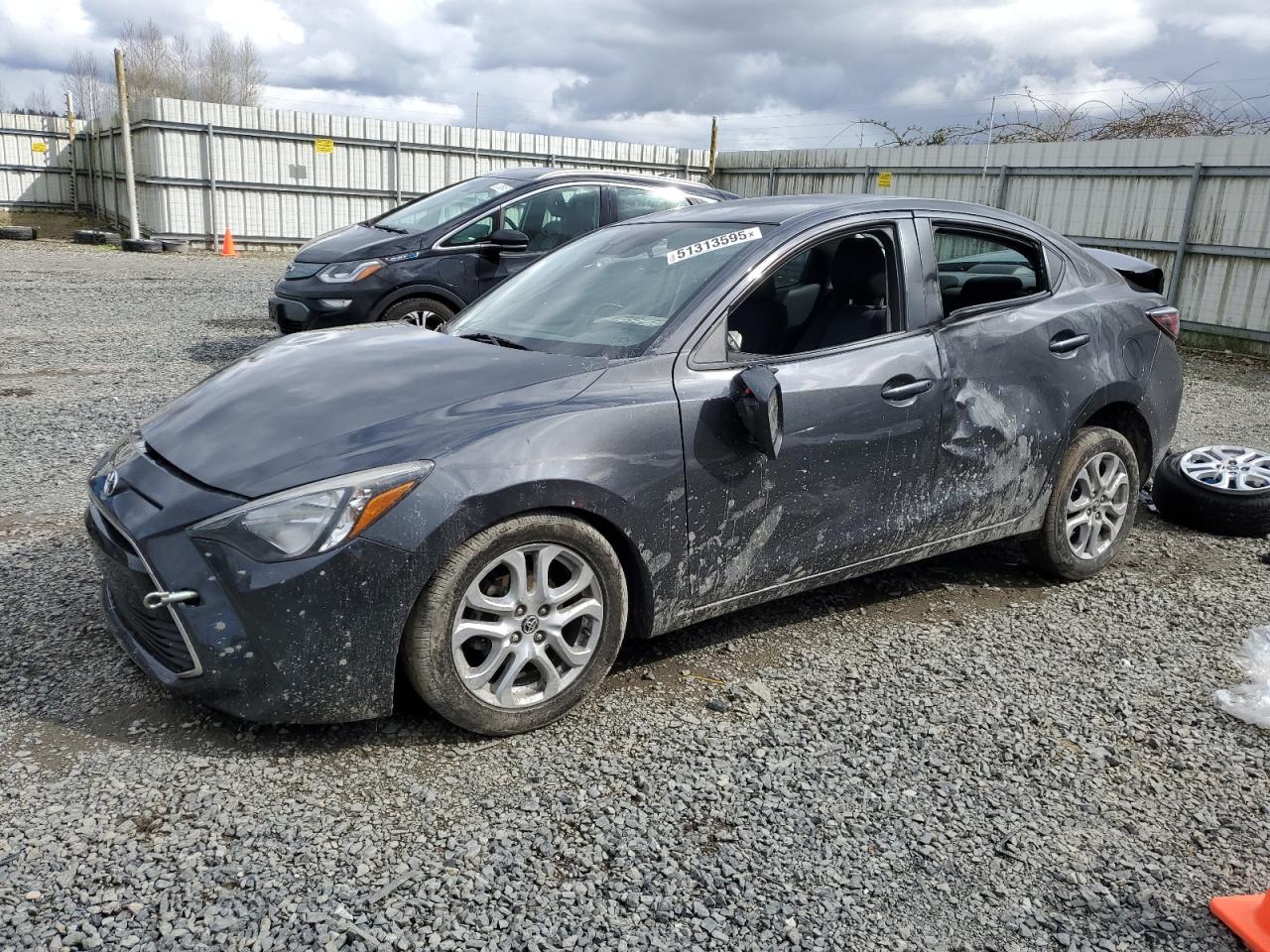 2017 Toyota Yaris Ia zu verkaufen in Arlington, WA - Front End
