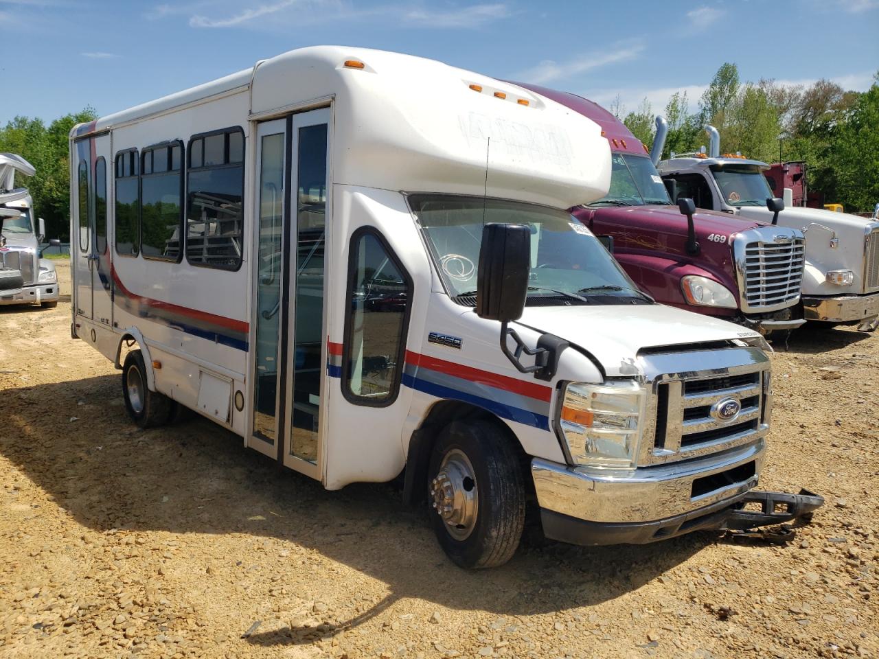 2015 Ford Econoline E450 Super Duty Cutaway Van იყიდება Chatham-ში, VA - All Over