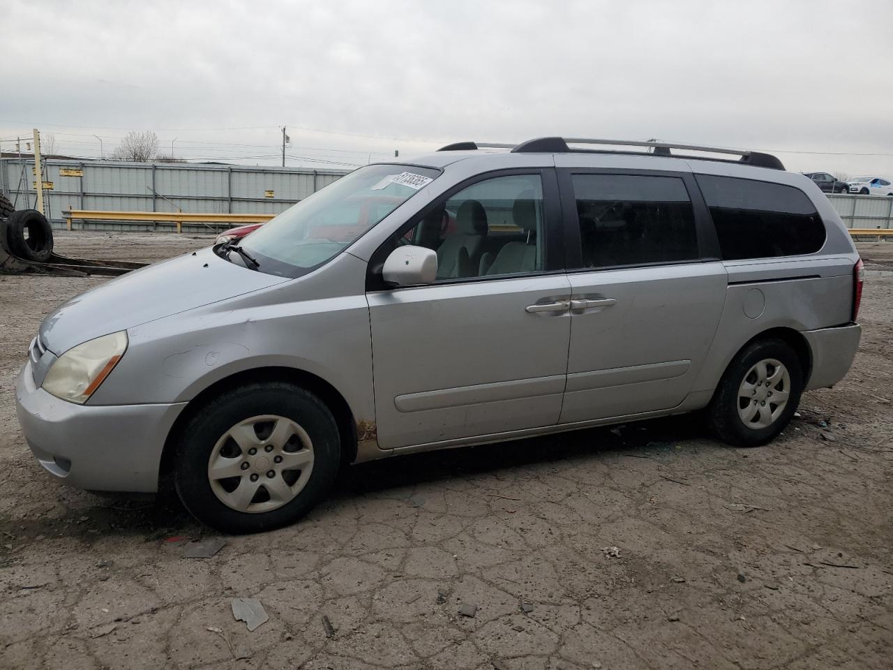 2007 Kia Sedona Ex للبيع في Dyer، IN - Rear End