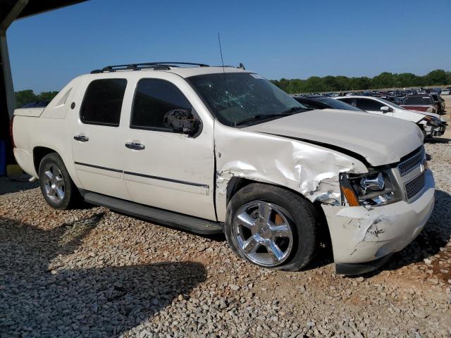 Pickups CHEVROLET AVALANCHE 2013 White