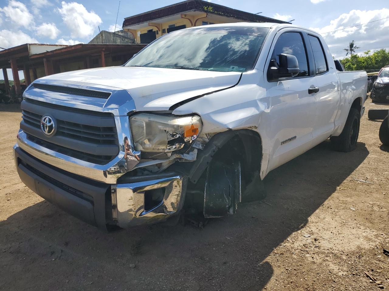 2015 Toyota Tundra Double Cab Sr продається в Kapolei, HI - Front End