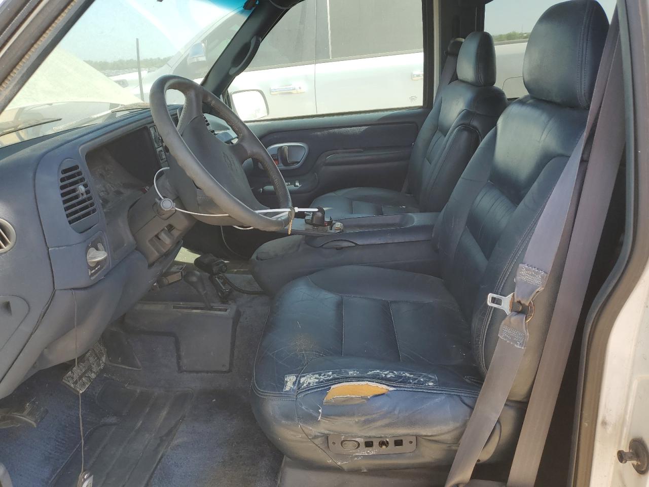 1995 Chevrolet Tahoe K1500 VIN: 1GNEK13KXSJ399166 Lot: 52648535