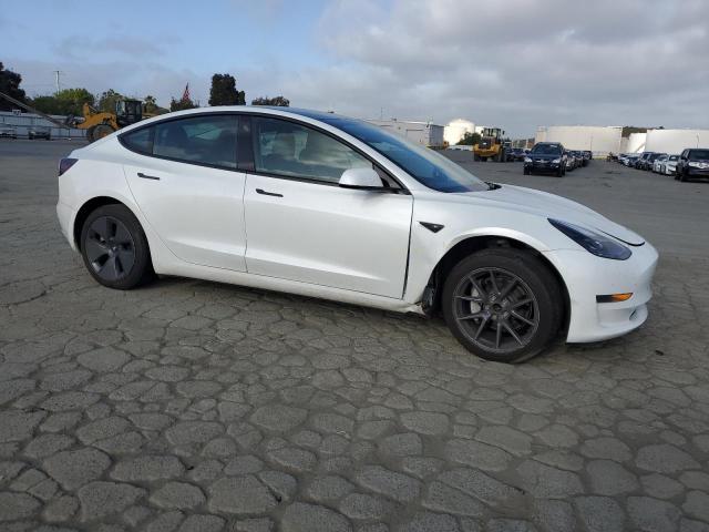  TESLA MODEL 3 2022 Белы