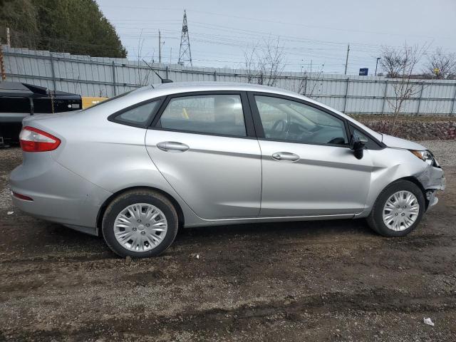 Sedans FORD FIESTA 2015 Srebrny