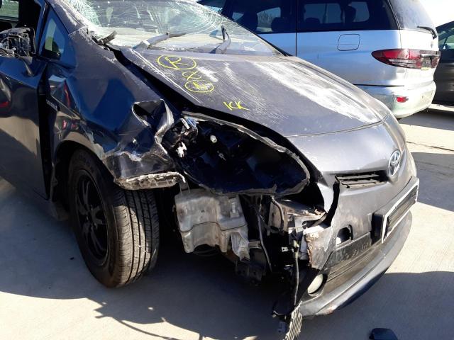 2015 TOYOTA PRIUS T3 V