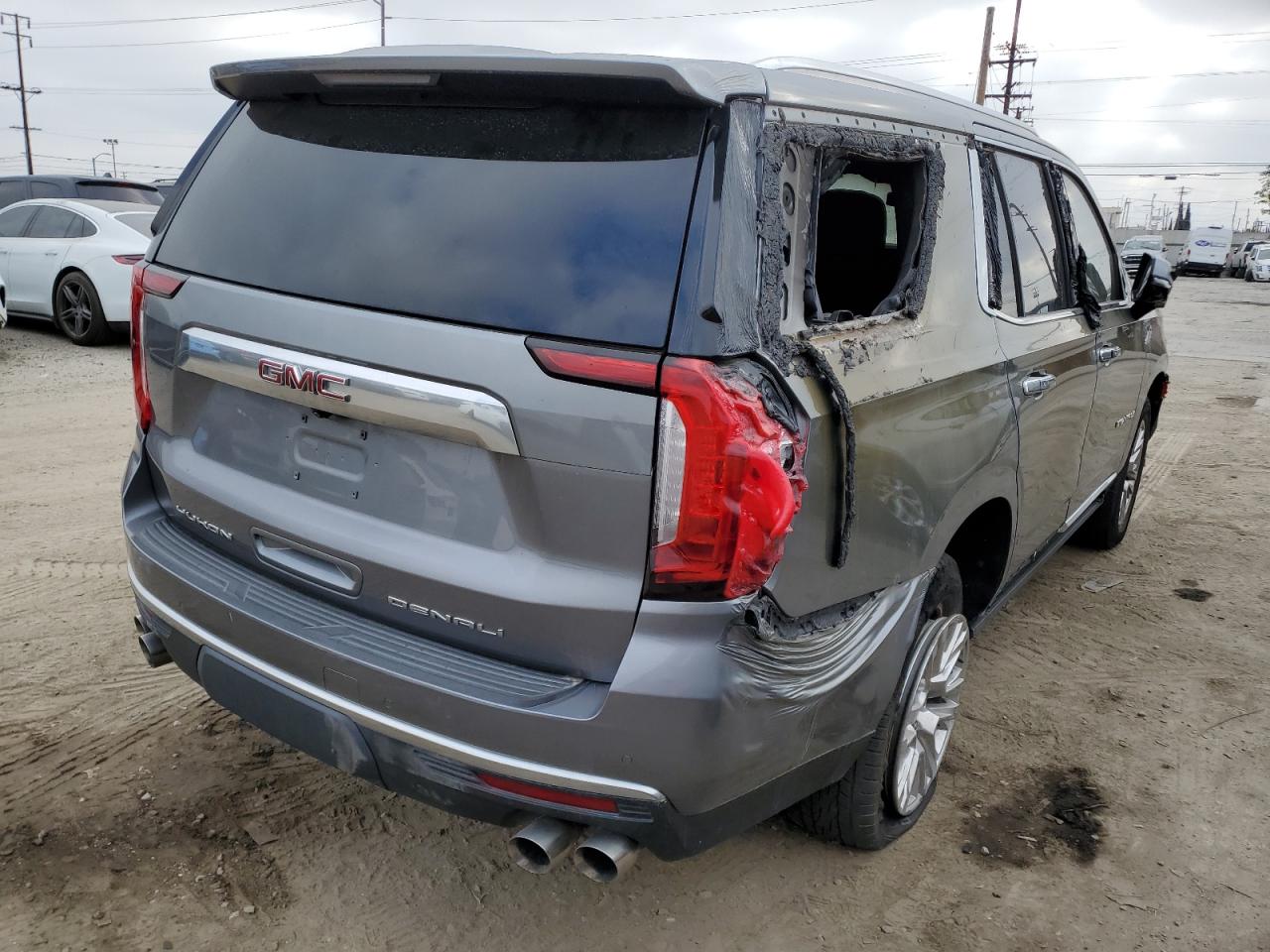 2021 GMC Yukon - Image 3