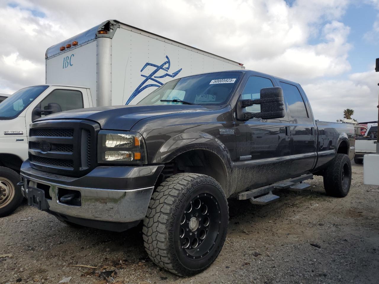 2005 Ford F350 Srw Super Duty للبيع في Colton، CA - Vandalism