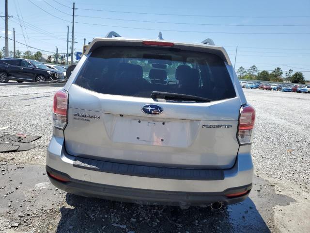  SUBARU FORESTER 2018 Srebrny