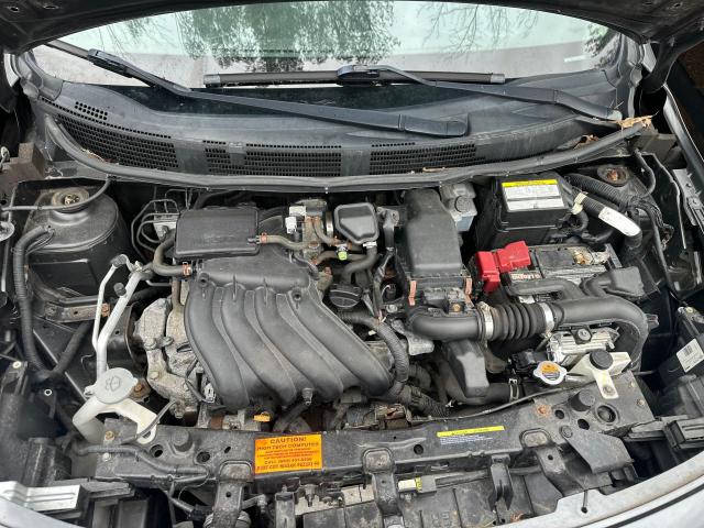 Sedans NISSAN VERSA 2016 Szary