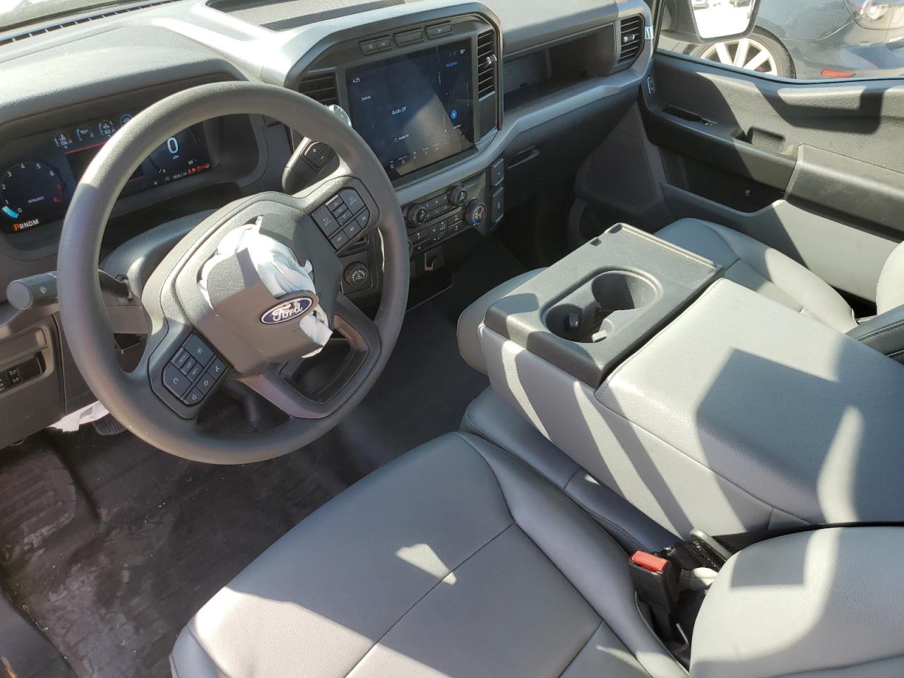 2024 Ford F150 Xl VIN: 1FTMF1K57RKF36573 Lot: 52594685
