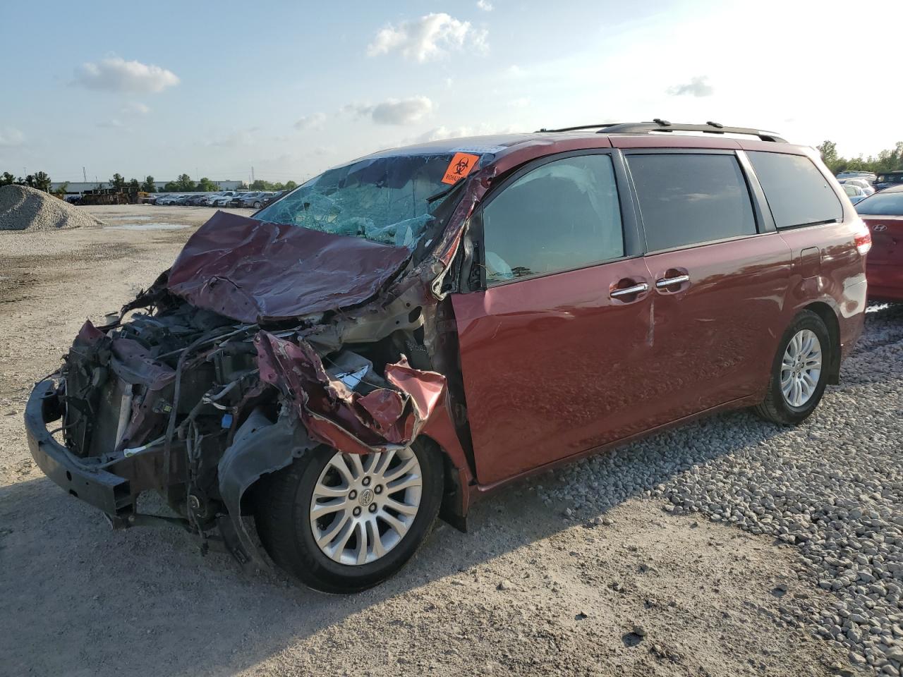 2012 Toyota Sienna Xle for Sale in Houston, TX - Front End