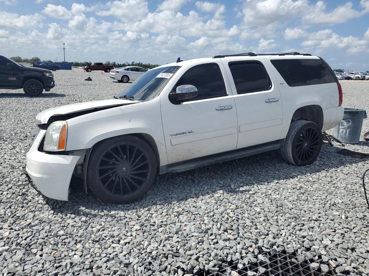 2013 Gmc Yukon Xl C1500 Slt for Sale in Arcadia, FL - Front End