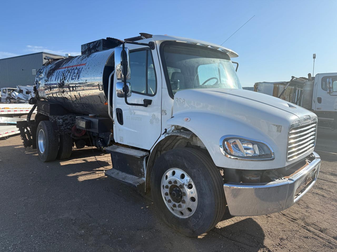 2018 Freightliner M2 106 Medium Duty na sprzedaż w Avon, MN - Side